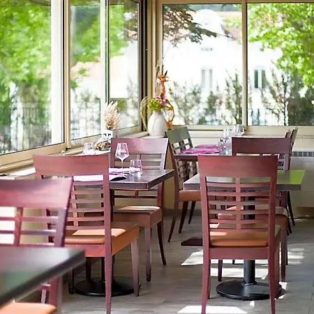 La Petite 3*