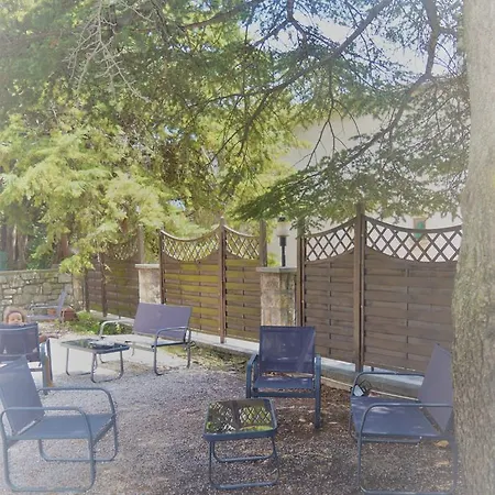 La Petite Hotel Die