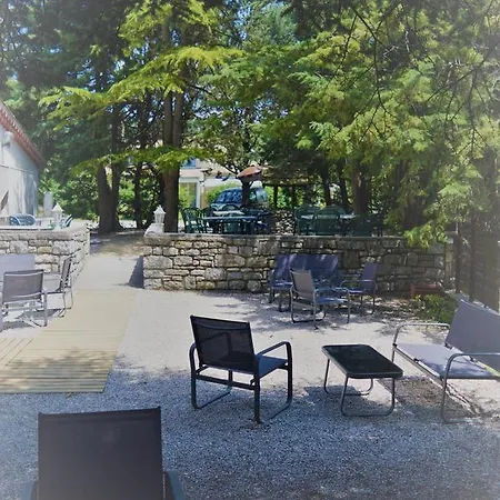 La Petite Hotel 2*
