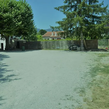 La Petite 2* Die