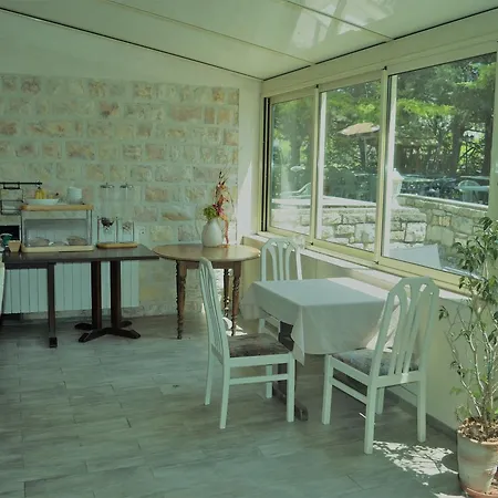 La Petite Hotel 2*